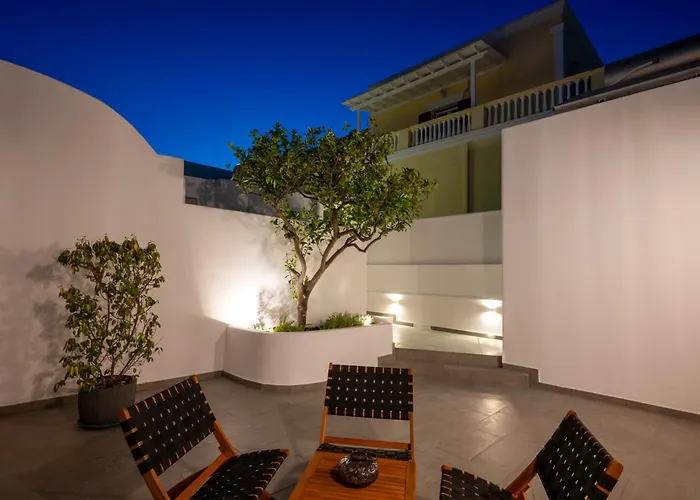 The Lemon Tree House Fira (Santorini)