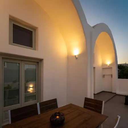The Lemon Tree House * Fira (Santorini)