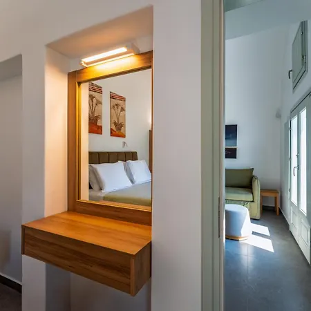 The Lemon Tree House * Fira (Santorini)