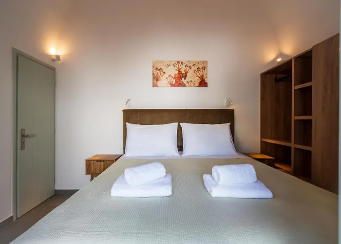 The Lemon Tree House * Fira (Santorini)