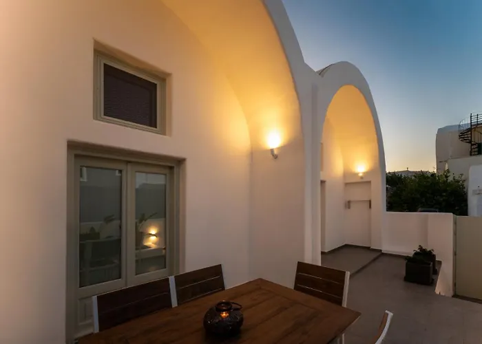 The Lemon Tree House * Fira (Santorini)