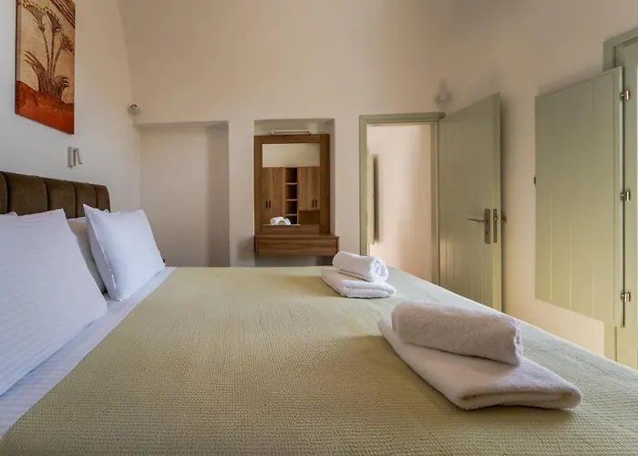 The Lemon Tree House Tatil Evi Fira (Santorini)